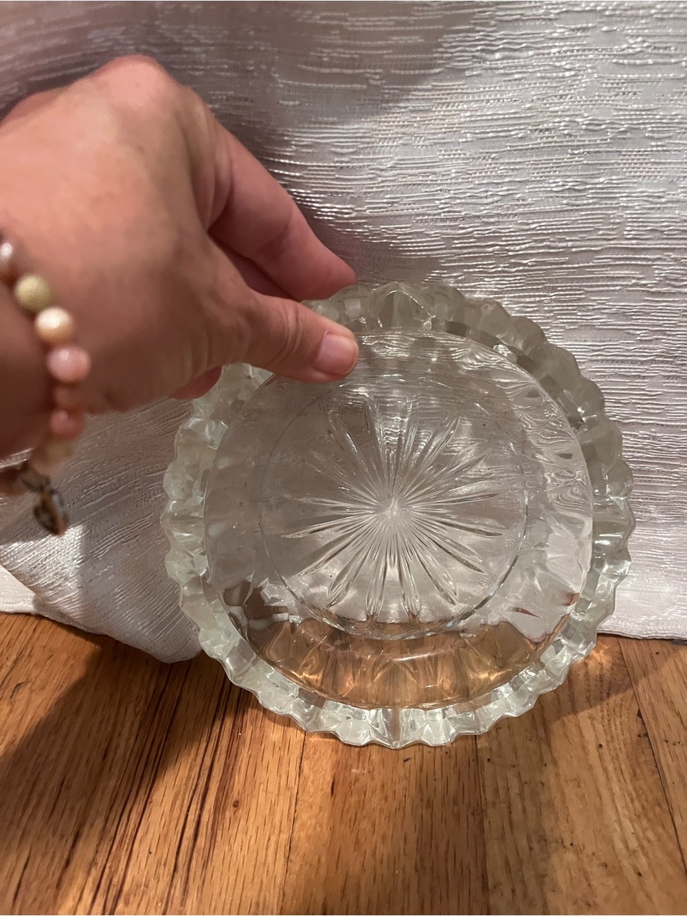 Vintage Crystal Ashtray. Very nice and sparkles in the sunlight heavy mcm
Retro